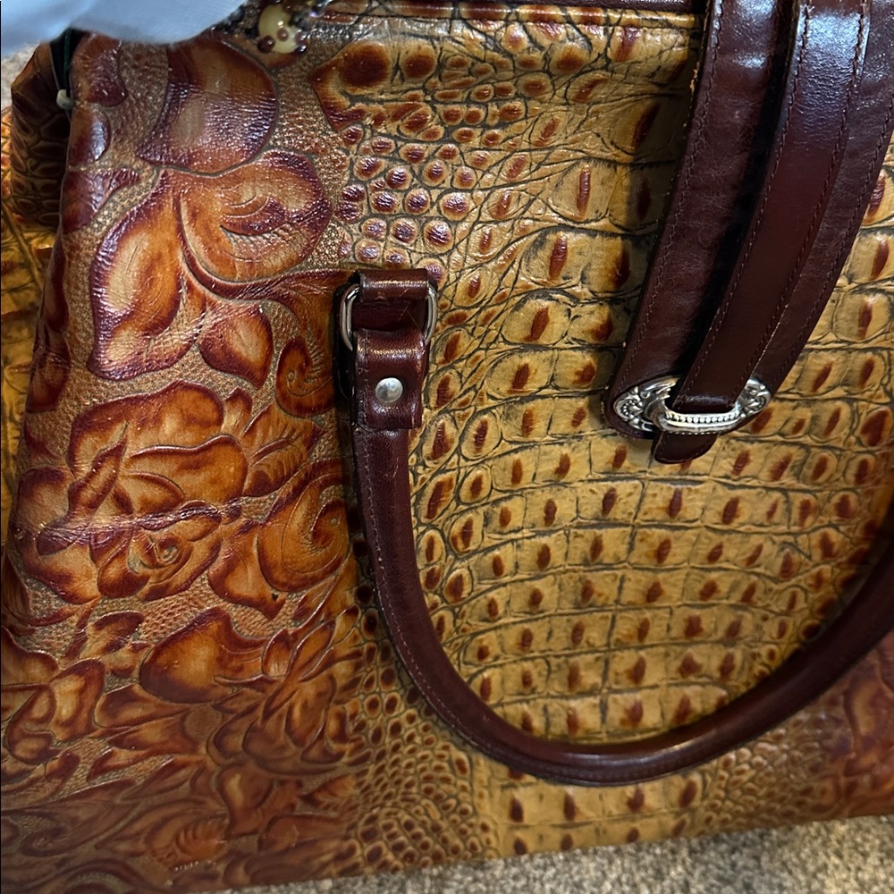 Raviani Texas Tooled Bag - Picture 11 of 17